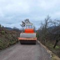 Put koji govori više od hiljadu reči – Pantovići sami spremili put za asfaltiranje