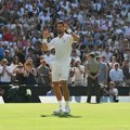 VIDEO Novak zaplesao zbog Tare i Stefana, Vimbldon odmah reagovao - evo šta je Đoković rekao posle pobede