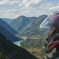 "Sa stanovišta čoveka koji je ove godine motorom prešao 16.000 km, od kojih 9.000 po ovoj našoj divnoj zemlji Srbiji…