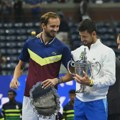 "Novak nije normalan zbog ovog što radi": Medvedev se poklonio Đokoviću, pa onda rekao nešto što se Đokoviću neće dopasti…