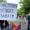 Noć na severu KiM protekla mirno, nastavljaju se protesti Srba ispred opština