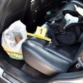 Hapšenje nakon primopredaje droge u Beogradu, u automobilu pronađeno nekoliko kilograma kokaina
