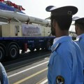 Iran ispalio više od 100 raketa na Izrael: Sirene zavijaju, ljudi beže u skloništa