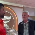 „Sada mogu da idem kući“: Novak Đoković zahvalan na poklonima sa Rolan Garosa