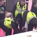 Stravične scene u eliti Gastoz doživeo pomračenje, lomi sve pred sobom, obezbeđenje ga bacilo na pod (foto)