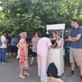 Na dva štanda u Novom Sadu za samo tr sata prikupljeno na stotine potpisa na peticiji za raspisivanje vanrednih…