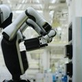 VIDEO: Napravljen humanoidni robot koji sam sebi menja bateriju - može da radi non-stop