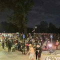 VIDEO: Policajac bez razloga gurnuo starijeg Novosađanin, zadobio višestruke povrede