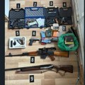 Snažan udarac klanovima u Crnoj Gori! Uhapšeno više osoba - među njima i žena! Zaplenjen ceo arsenal oružja, droga, kola…