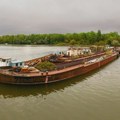 "Летећи Холанђанин" наставио да плови: Брод без посаде стигао до викенд насеља Крчедин, грађани страхују шта може да се деси…