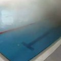 Dron pao na zgradu, krov se srušio na ljude u bazenu: Objavljen snimak ruskog napada na popularni fitnes centar u Zaporožju…