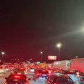 (Foto) Veliki zastoj u smeru ka Beogradu! Večeras totalni haos na auto-putu: Kolone su kilometarske, sve stoji!