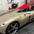 Viktor Živojinović u automobilu od 3 miliona evra: Pozirao u besnoj mašini, u Srbiji ne postoji ovakav primerak