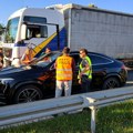Učesnicima blokade u Novom Sadu upućene pretnje iz vozila sa mađarskim diplomatskim tablicama
