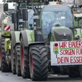 VIDEO: Hiljade traktora, kamiona i ljudi blokiralo Berlin u velikom protestu poljoprivrednika