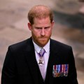 Princ hari hitno leti u englesku nakon strašne dijagnoze kralja čarlsa: Vojvoda od Saseksa na putu da se sretne s ocem