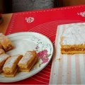 Сјајан колач са џемом и кексом (ВИДЕО)