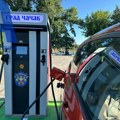 Čačak kao evropske metropole: Na najatraktivnijoj lokaciji u gradu postavljen punjač za električne automobile, vozači…