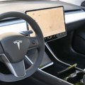 Tesla najavila objavu povoljnijih električnih vozila za sledeću godinu