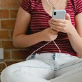 Koliko često punite mobilni telefon? Jednom u dva dana postaje standard kod novih modela