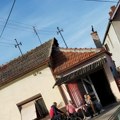 "Otac me tukao svaki dan" Ovaj pevač završio šest razreda osnovne škole, a danas je velika zvezda i živi u kući svoj od…