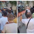 Incident na blokadi u Kraljevu: Sukob između građana i policije VIDEO
