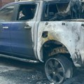Uznemirujući snimak sa Voždovca: Maskirani piroman koficom benzina pali džip, usledio pakao u gluvo doba noći!