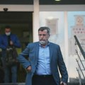 Napadnut Veran Matić ispred Skupštine Srbije: Muškarac koji mu je oteo telefon bio u društvu osuđivanog vođe navijača, Đorđa…