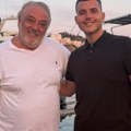 Živojinovići uživaju za sve pare! Brena se baškari u biznis klasi i ispija šampanjac, a evo gde su Boba i Viktor: Oko njih…