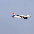 Na letu za Dubrovnik napukao prozor aviona, hitno sleteo u Beč