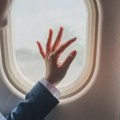 Srbin povređen na letu Rajanera, pa se dogodio još jedan sličan incident: Zašto pucaju prozori na avionima?