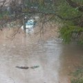 Поплаве у Бијелом Пољу: Спасена жена, вода "опколила" школу, поплављене куће (видео)