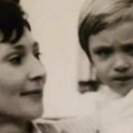 "Ovo smo mama i ja..." Emotivna objava predsednika Vučića - podelio stare porodične fotografije (foto)