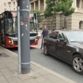 Sudar autobusa i automobila u centru Beograda – devetoro osoba povređeno, troje dece prevezeno u Tiršovu
