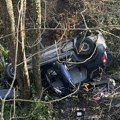 Mrtva žena (50) nađena u automobilu ispred Doma zdravlja koji ne radi Telo starca (84) bilo u BMW-u za kojim se tragalo
