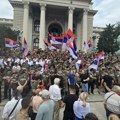 Vučević sa studentima koji žele da uče na Vidovdanskoj književnoj večeri