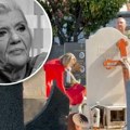 Непознати човек и жена стигли на гроб Марине Туцаковић: Погледајте шта су одмах почели да раде