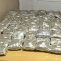 Тинејџеру у БМВ спаковали 40 кила дроге Полиција га спречила да стигне на дестинацију (фото)