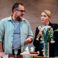EKSKLUZIVNO: Pozorišna kritičarka Novog magazina pogledala premijeru predstave „Kuća je velika, ne može se ona nosit“ u…