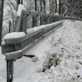 Obustava saobraćaja na Iriškom vencu: Ekipe neprestano čiste snežne nanose