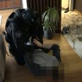 Prizor u stanu u Novom Sadu: Na stolu pogače hašiša "Cali", vaga i trava! Pao narko-lanac!