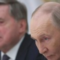 Ušakov: Postoji mogućnost trilateralnog sastanka Putina, Trampa i Sija