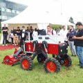 Robot „Agar“ kosio travu na Gradskom polju, a može da ore, kopa, sadi, bere (FOTO +VIDEO)