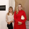 FOTO Retko ih viđamo u javnosti: Glumica Mina Sovtić blista posle rođenja ćerke, sa njom je i majka Anica Dobra