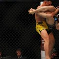 Neverovatan nokaut na UFC-u: Klose se pretvorio u Hulka i ostavio rivala da leži nepomičan na mestu