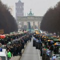 Traktori u centru Berlina: „Sad je dosta“