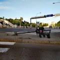 “Ležeći” semafor u Kragujevcu: I srušen radi!