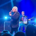 Željko Samardžić održao koncert za pamćenje u Nišu, a na samom kraju bio “zatrpan” publikom