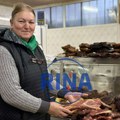 Bela slanina 800, a prošarana 1200 dinara: Velika potražnja na čačanskim pijacama za čuvenom “sapunjarom”, čvarci…