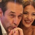 Ćerka voditeljke se udala za 20 godina starijeg Amerikanca: Venčala se u Los Anđelesu, majku nije ni pozvala, a onda se…